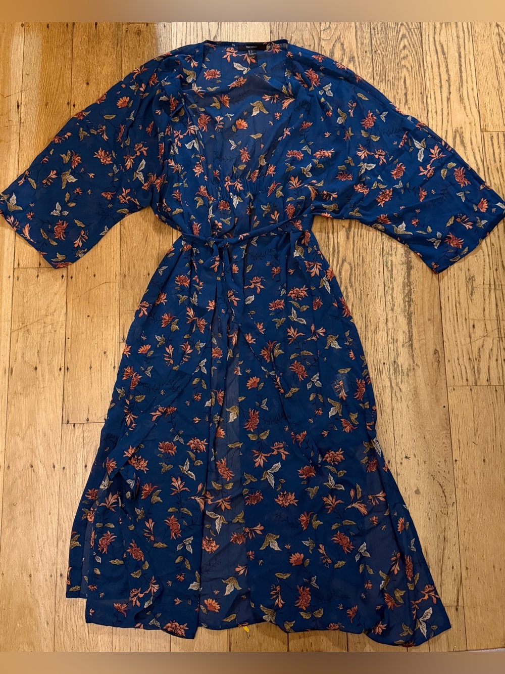Floral Wrap kimono in Navy